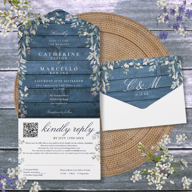 Rustikales blaues Holz Blumengrün QR Code Hochzeit All In One Einladung (Rustic Blue Wood Floral Greenery QR Code Wedding All In One Invitation)