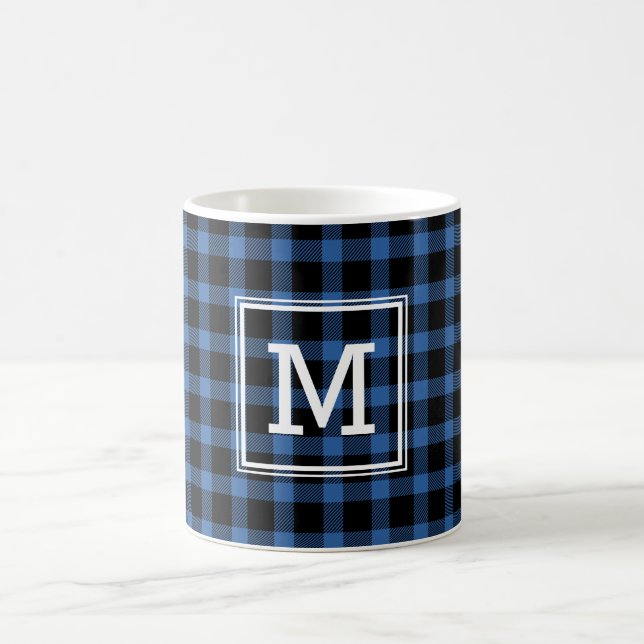 Rustikales Blue & Black Buffalo Karierte Monogramm Kaffeetasse (Mittel)