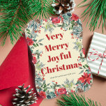 Rustikales botanisches Rot, nicht Foto Feiertagskarte<br><div class="desc">Rustikale moderne,  nicht fotografierte Winter botanische Sehr fröhlich Weihnachten trendige Typografie Drehkarte mit roten Bordeaux und Salbei grünen Rändern von Kiefernzapfen,  Beeren,  Läden und Blättern auf einem hellgelben cremefarbenen Hintergrund.             Einfach mit Text und Signatur personalisieren!             Sie können die Rückseite benutzen,  um ein paar handgeschriebene persönliche Zeilen hinzuzufügen.</div>