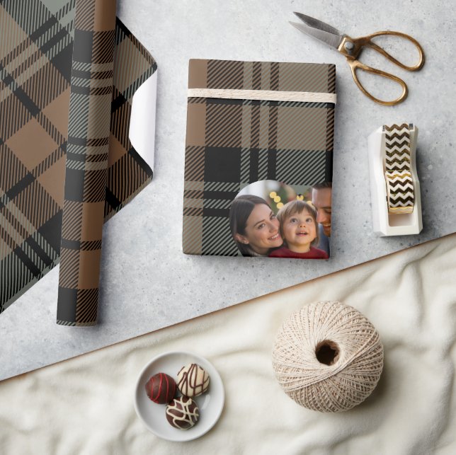 Rustikales Braun- und Schwarztartan-Weihnachtsgebä Geschenkpapier (Kunsthandwerk)