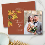 Rustikales braunes Herbst Hochzeit im Herbst Foto Dankeskarte<br><div class="desc">Elegantes braunes goldgelbes Herbstblatt Hochzeitsszenario Foto Dankeschön Karte. Mit diesem wunderschönen Foto bedanken Sie sich herzlich bei Ihren Freunden und Familienmitgliedern,  die Ihre Hochzeit zu einem besonderen Erlebnis gemacht haben. Alle Texte sind so vorbereitet,  dass Sie sie einfach und schnell mit Ihren eigenen Worten personalisieren können.</div>