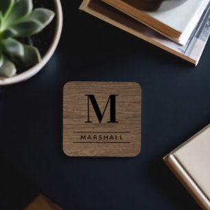 Rustikales braunes Holz-Serif-Monogramm Name Getränkeuntersetzer
