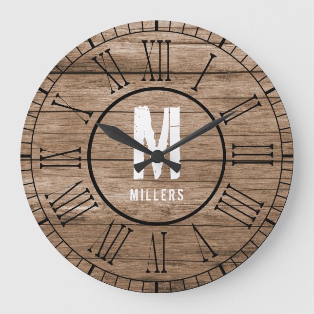 Rustikales Braunes Monogramm aus gewittertem Holz Große Wanduhr (Vorderseite)