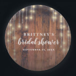 Rustikales Brautparty mit Holzsaitenleuchten Pappteller<br><div class="desc">Der Kirschholzhintergrund und die Saitenleuchten sind so reich und prächtig, dass sie sich perfekt für ein rustikales Brautparty eignen.</div>