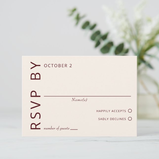 Rustikales Burgund Minimalistisch Moderne Hochzeit RSVP Karte (Stehend Vorderseite)