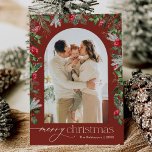 Rustikales Burgund Rot 1 Foto Arch Frohe Weihnacht Feiertagskarte<br><div class="desc">Diese Kollektion besticht durch Aquarellblumen,  Beeren und Wintergrün mit moderner und eleganter Typografie,  mit einem botanischen Wintermuster zurück.</div>
