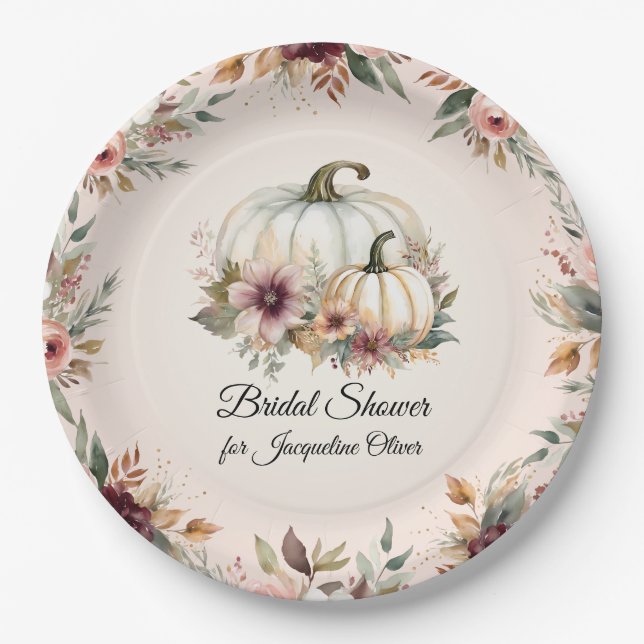 Rustikales Burgundy Fall Floral Pumpkin Brautparty Pappteller (Vorderseite)