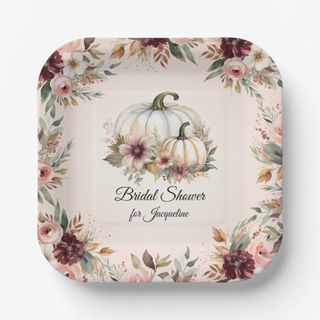 Rustikales Burgundy Fall Floral Pumpkin Brautparty Pappteller (Vorderseite)