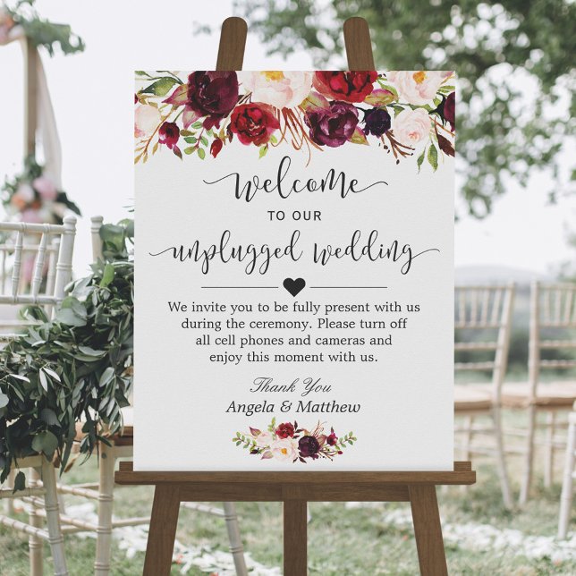 Rustikales Burgundy Floral Unplugged Wedding Sign Poster (Von Creator hochgeladen)