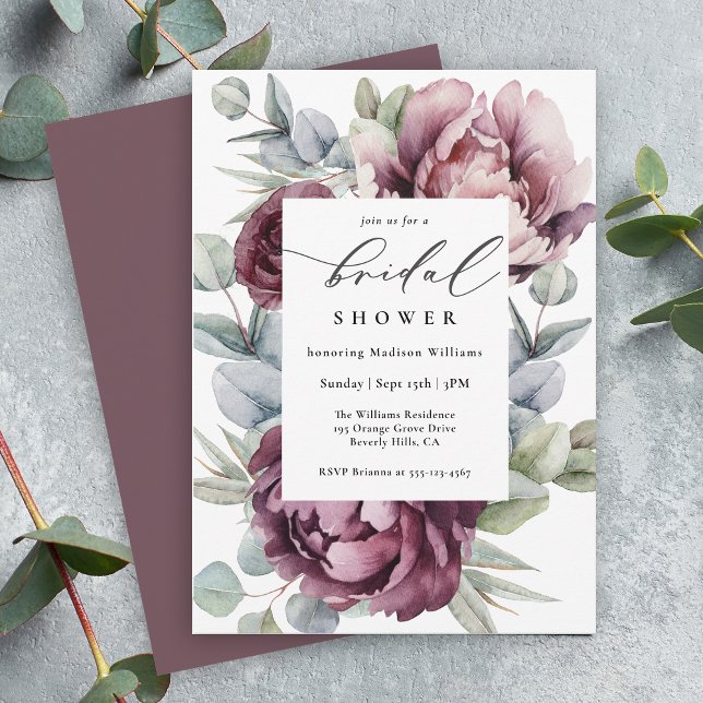 Rustikales Burgundy Plum Floral Brautparty Einladung (Plan the perfect bridal shower with this beautifully feminine rustic floral invitation.)