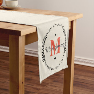 Rustikales Burlap-Orange Monogramm mit Liebe verst Kurzer Tischläufer