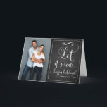 Rustikales Chalkboard, damit es Skript-Weihnachtsk Feiertagskarte<br><div class="desc">Rustikales Chalkboard Let It Snow Typografy Holiday Card Individualisierbare Ferien / Weihnachten Foto-Karte,  um Ihrer Familie und Freunden mit whimsical Drehbuch geben. Diese gefaltete Ferienkarte ist ideal für Paare und Junggebliebene. Diese ist in verschiedenen Farben erhältlich.</div>