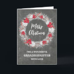 Rustikales Chalkboard Großtochter Weihnachten Karte<br><div class="desc">Frohe Weihnachten für Enkeltochter-Karte mit rustikalem Country-Chalkboard-Muster und schneebedecktem Kranz mit Poinsettias.</div>