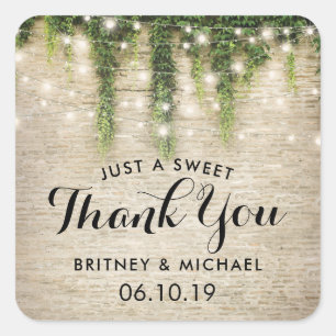 Rustikales Chateau Stone Church String Lights Wedd Quadratischer Aufkleber