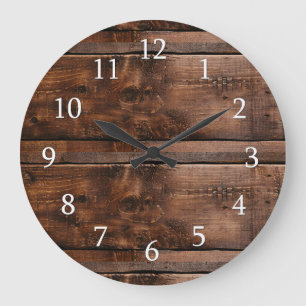 Rustikales dunkelbraunes, geputztes Holzhaus Große Wanduhr