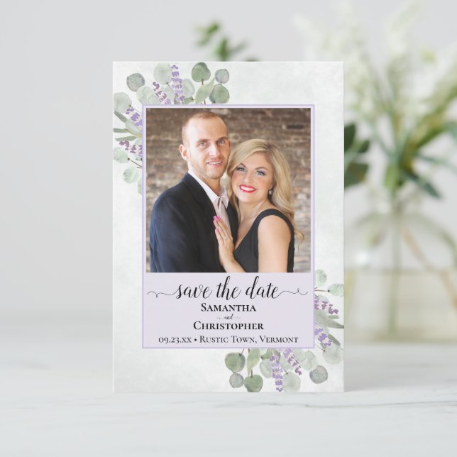 Rustikales Eukalyptus & Lavender Lila Hochzeitsfei Save The Date (Stehend Vorderseite)
