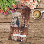 Rustikales Foto aus Holzhaut All In One Einladung<br><div class="desc">Eleganter mit Monogramm,  Mason Jar,  Foto Hochzeitseinladung und RSVP Karte in einem. Für Frühling,  Sommer,  Herbst oder Winterhochzeit. Sie können ganz einfach Ihr eigenes Foto hinzufügen,  um es zu personalisieren und Ihren eigenen Text hinzuzufügen.</div>