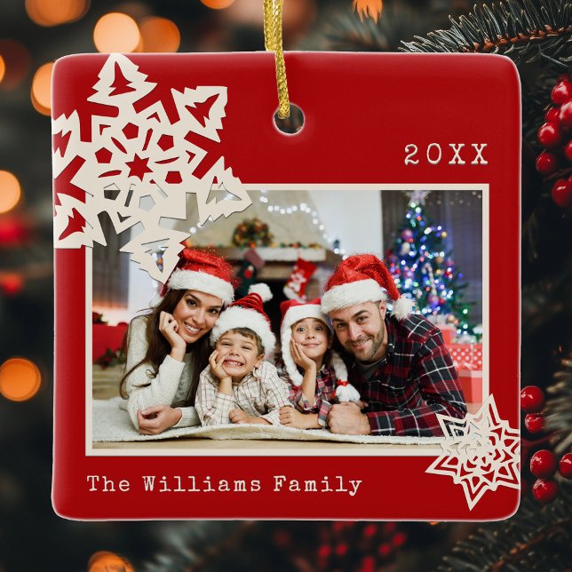 Rustikales Foto DIY Snowflake Familienname Keramikornament (Von Creator hochgeladen)