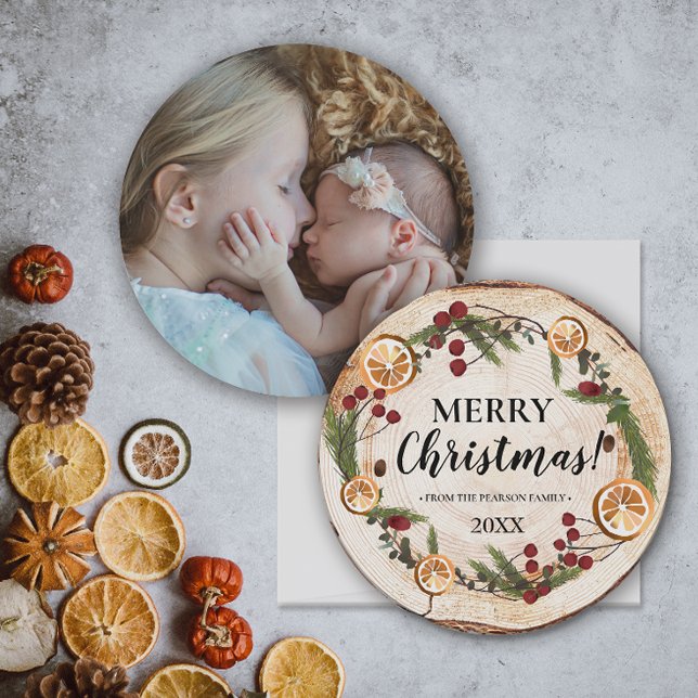 Rustikales Foto Holz Frohe Weihnachtsgrün Einladung (Rustic wood cut Merry Christmas round family holiday card. )