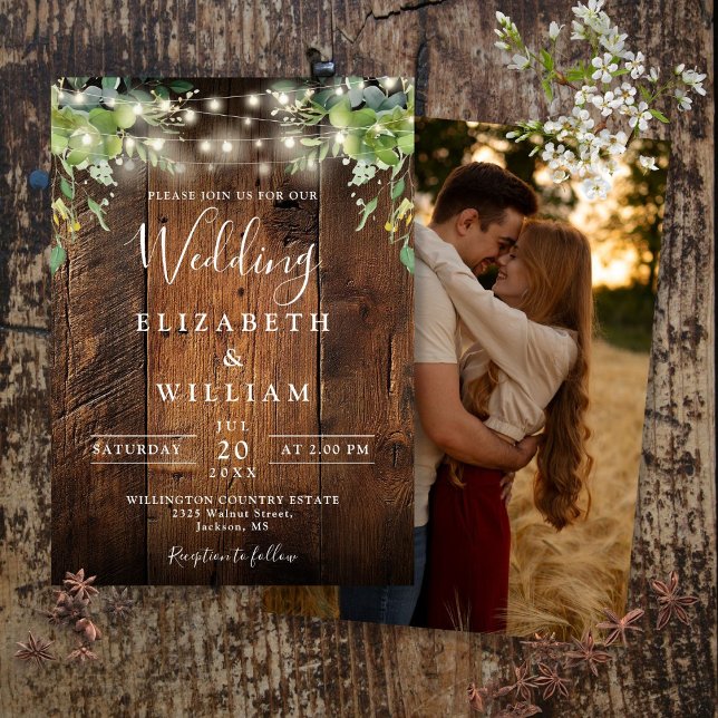 Rustikales Foto mit Holzsaitenblumen Einladung (Rustic Wood String Lights Greenery Photo Wedding Invitation)