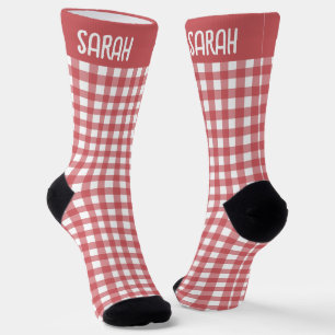 Rustikales Gingham mit individuellem Namen auf rot Socken