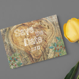 Rustikales Herz Save the Date in Tree Trunk Ankündigungspostkarte