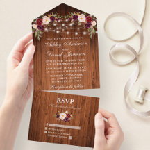 Rustikales Hochzeitburgund-Blumenwald