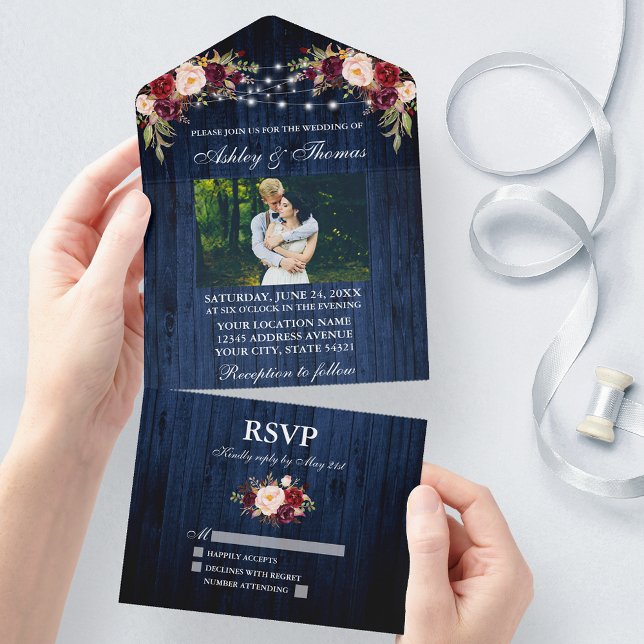 Rustikales Hochzeitsblumenblauer Foto All In One Einladung (All In One Wedding Invitation with tear off RSVP Card)