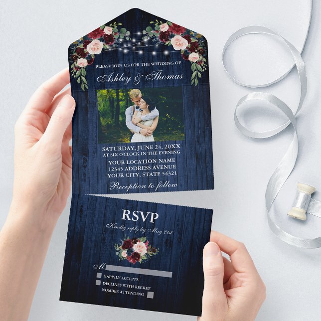 Rustikales Hochzeitsblumenblauer Foto All In One Einladung (All In One Wedding Invitation with tear off RSVP Card)