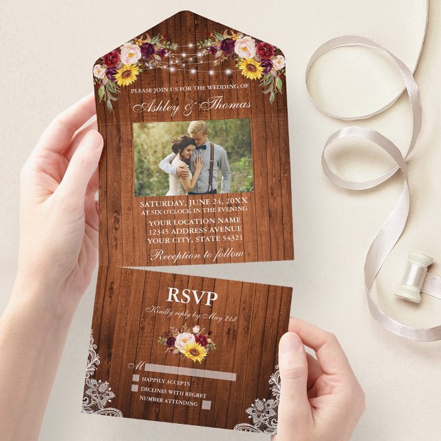Rustikales Hochzeitsholz-Foto All In One Einladung (All In One Wedding Invitation with tear off RSVP Card)