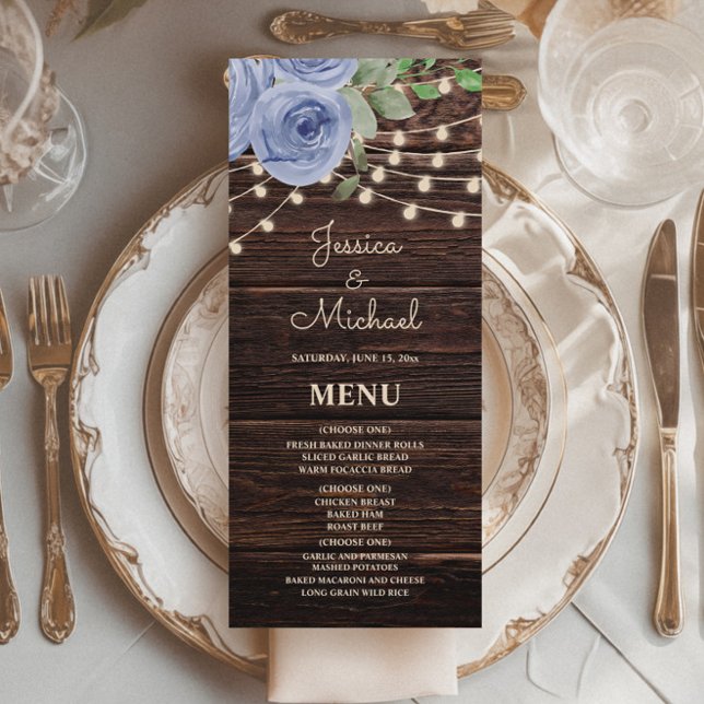Rustikales Hochzeitsmenü aus Holz Menükarte (Rustic wood, dusty blue floral, and string lights wedding menu)