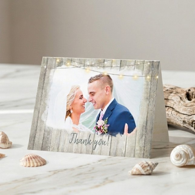 Rustikales Holz Beach String Lights Foto Hochzeit Dankeskarte (Von Creator hochgeladen)