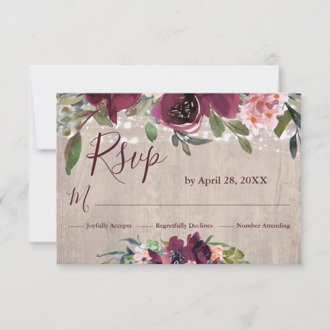 Rustikales Holz Burgund & Pinks Boho Floral Lights RSVP Karte (Vorderseite)