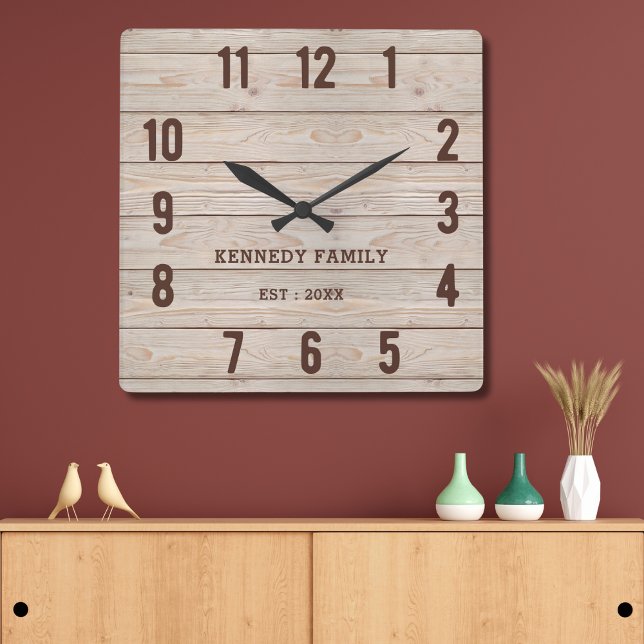 Rustikales Holz Familienname Bauernhof Küche Quadratische Wanduhr (Von Creator hochgeladen)