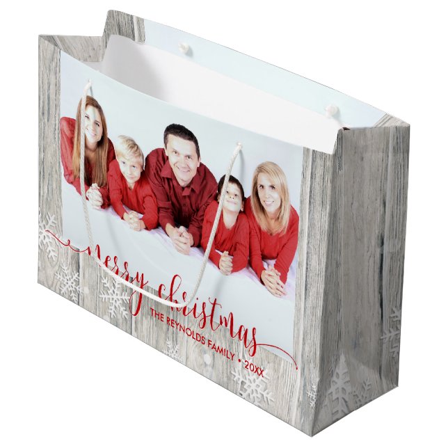 Rustikales Holz Frohe Weihnachtszeit Foto - Große  Geschenktüte (Vorderseite Schrägansicht)