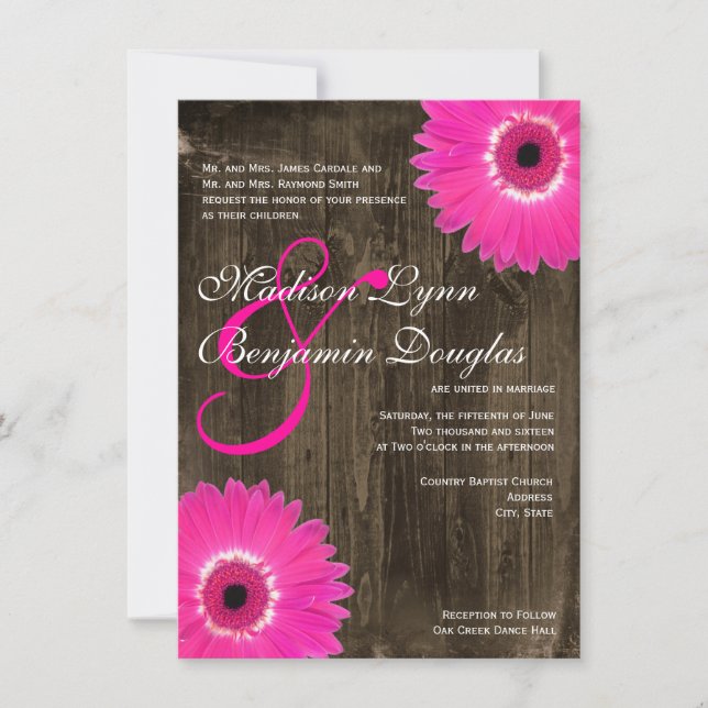 Rustikales Holz heiß rosa Daisy Hochzeitseinladung Einladung (Vorderseite)
