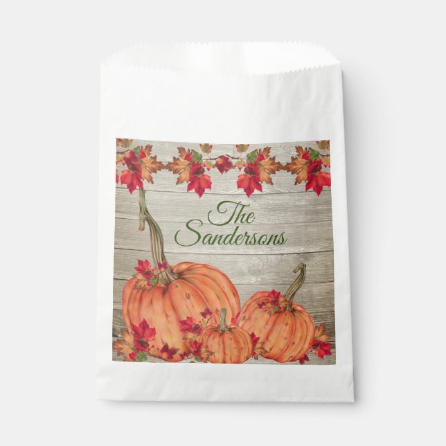 Rustikales Holz Herbst Orange Pumpkins Herbstlaub Geschenktütchen (Vorderseite)