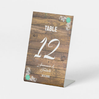 Rustikales Holz im Freien Hochzeitsstimmung Platzk Sockelschild