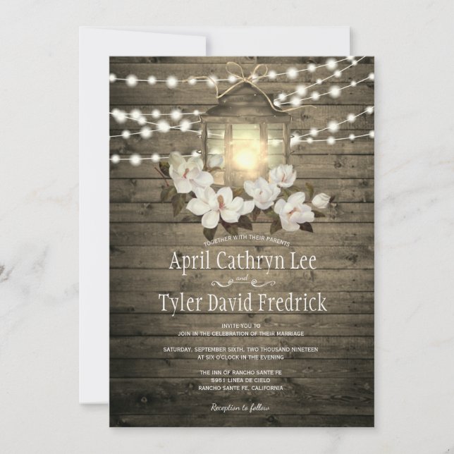 Rustikales Holz Laternenleuchten Magnolia Hochzeit Einladung (Vorderseite)
