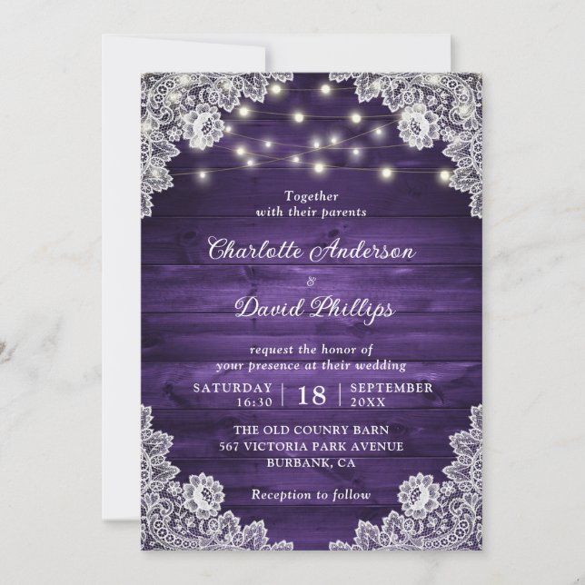 Rustikales Holz Lila Spitzen-Lichter Hochzeit Einladung (Vorderseite)