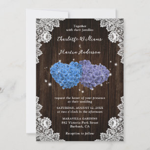 Rustikales Holz Lila und blaue blumenreiche Herzen Einladung