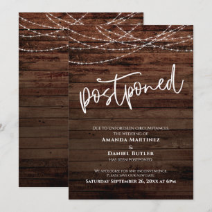 Rustikales Holz mit einer verspäteten Hochzeitskar Einladung