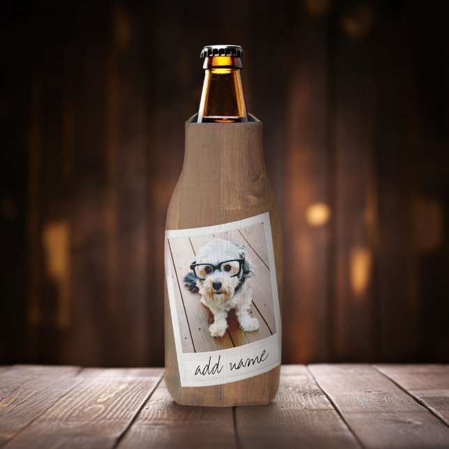 Rustikales Holz mit quadratischem Foto Flaschenkühler (Photo on wood print background - Personalize this bottle cooler with your monogram.)