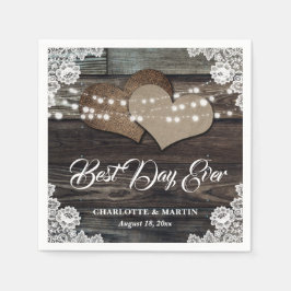 Rustikales Holz mit zwei Burlap Hearts Hochzeit Serviette