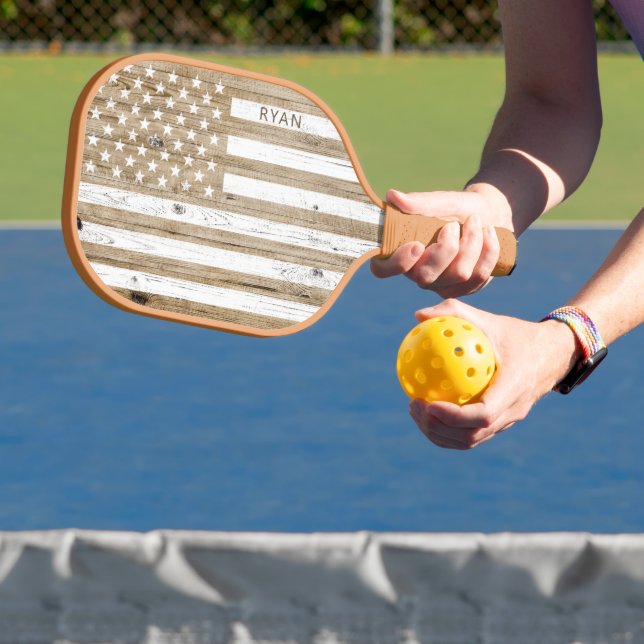 Rustikales Holz Patriotic USA Flag Personalisiert Pickleball Schläger (InSitu)