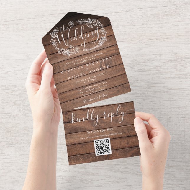 Rustikales Holz QR Code Monogram Floral Wedding All In One Einladung (Abreißen)