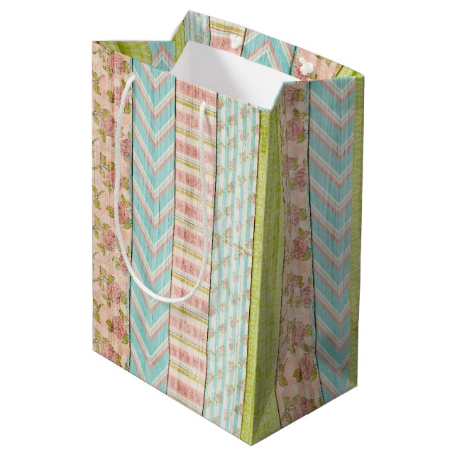 Rustikales Holz Shabby Hütte Blumenrosa Tee Party Mittlere Geschenktüte (Rückseite Schrägansicht)