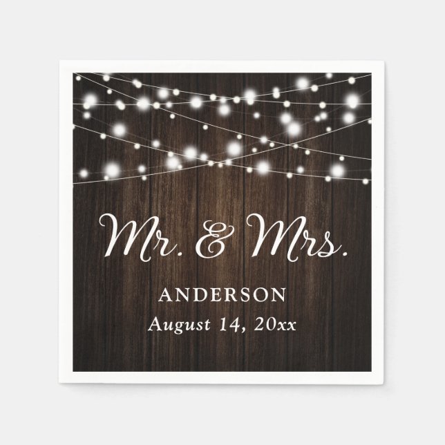 Rustikales Holz String Lights Mr. und Mrs. Wedding Serviette (Vorderseite)