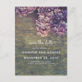 Rustikales Holz und Lila Lilacs Save the Date Ankündigungspostkarte
