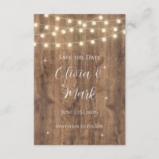 Rustikales Holz und Streichleuchten Save the Date Begleitkarte